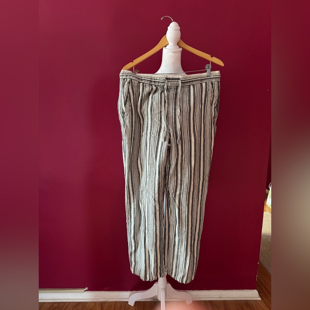 Old Navy Black & White Vertical-Striped Pants